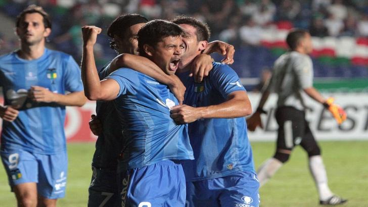 O'Higgins players celebrate a goal